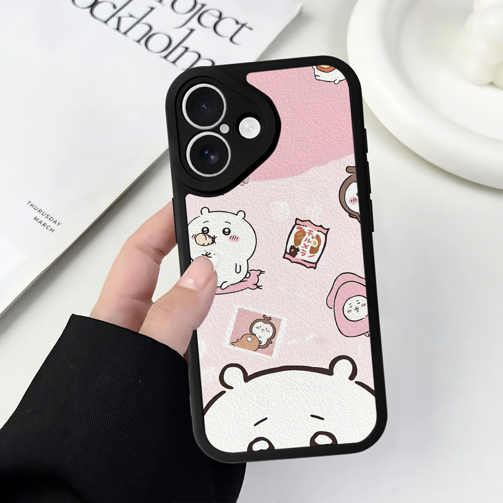（画像用） ちいかわ Chii-kawa 【iPhone 16シリーズ対応】シリコンスマホケース（レザー調） 材質：シリコン